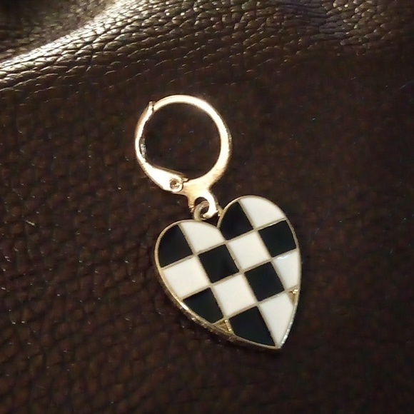 NWOT - Chessboard Heart Dangle Huggie Hoop Style Earrings - Picture 6 of 6